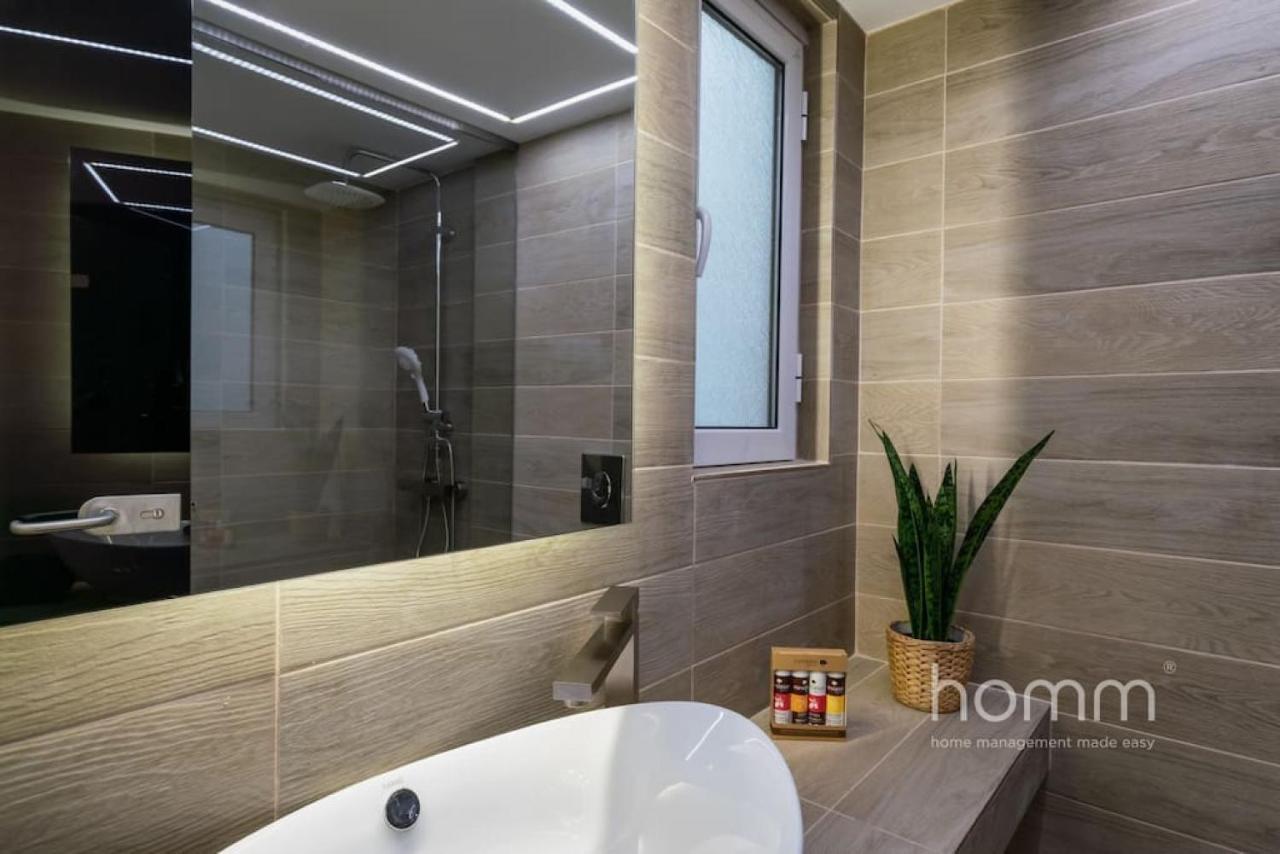34Sqm Minimal Homm Apartment With Acropolis View Атина Екстериор снимка